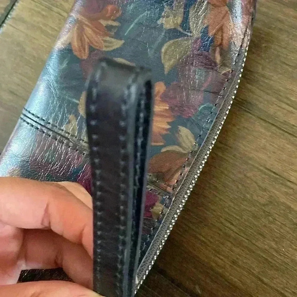 Patricia Nash Leather Floral Multi Color Wristlet - Picture 3 of 4